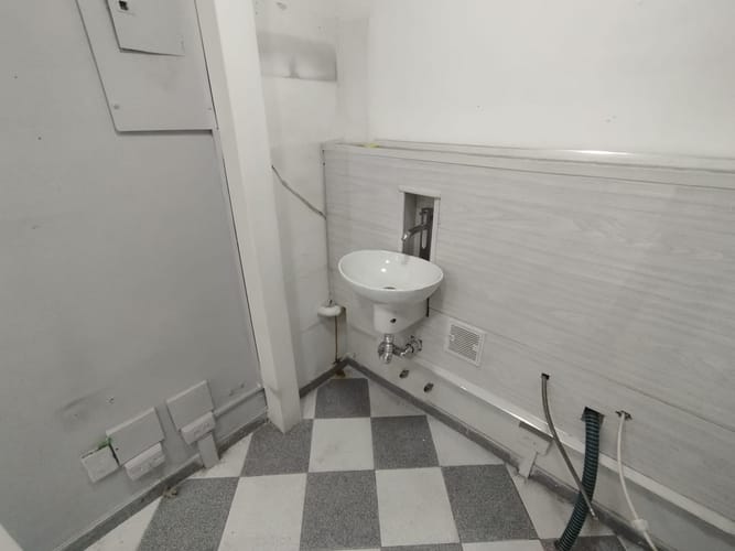 Local en arriendo en La Candelaria, Medellín, 12 m² · foto 5 de 7