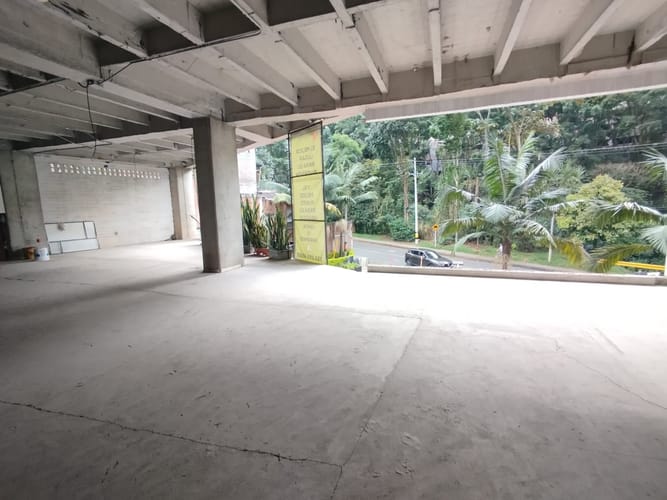 Bodega en arriendo en Camino Verde, Envigado, 300 m² · foto 3 de 11
