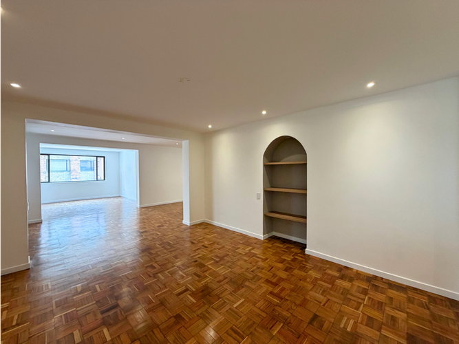 Apartamento de 3 alcobas en venta en Los Rosales, Bogotá, 248 m² · foto 9 de 24