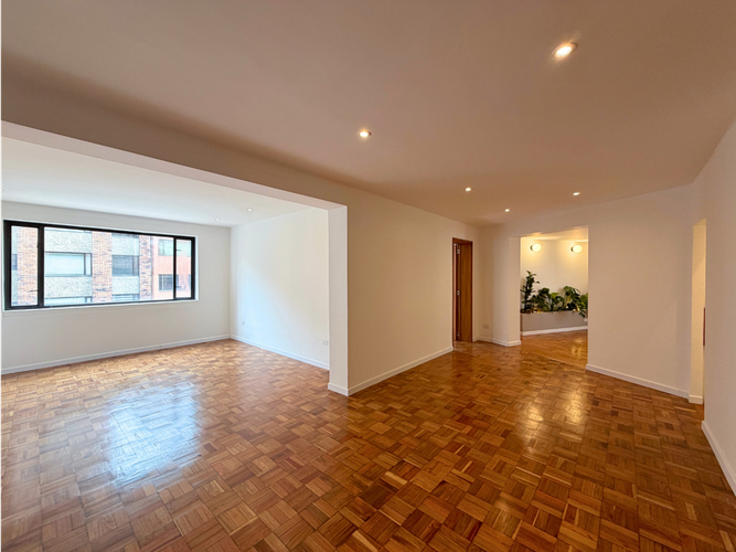 Apartamento de 3 alcobas en venta en Los Rosales, Bogotá, 248 m² · foto 10 de 24