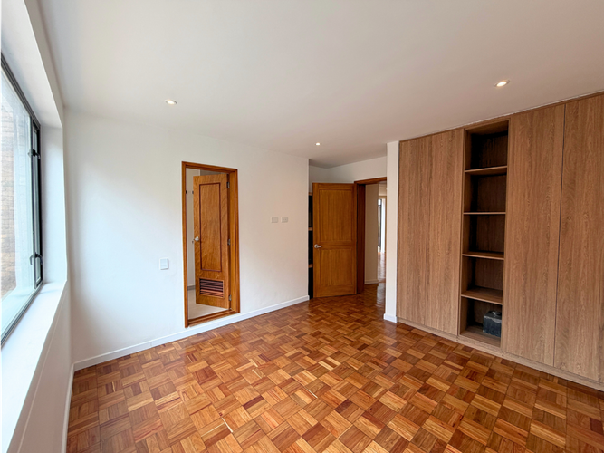 Apartamento de 3 alcobas en venta en Los Rosales, Bogotá, 248 m² · foto 23 de 24