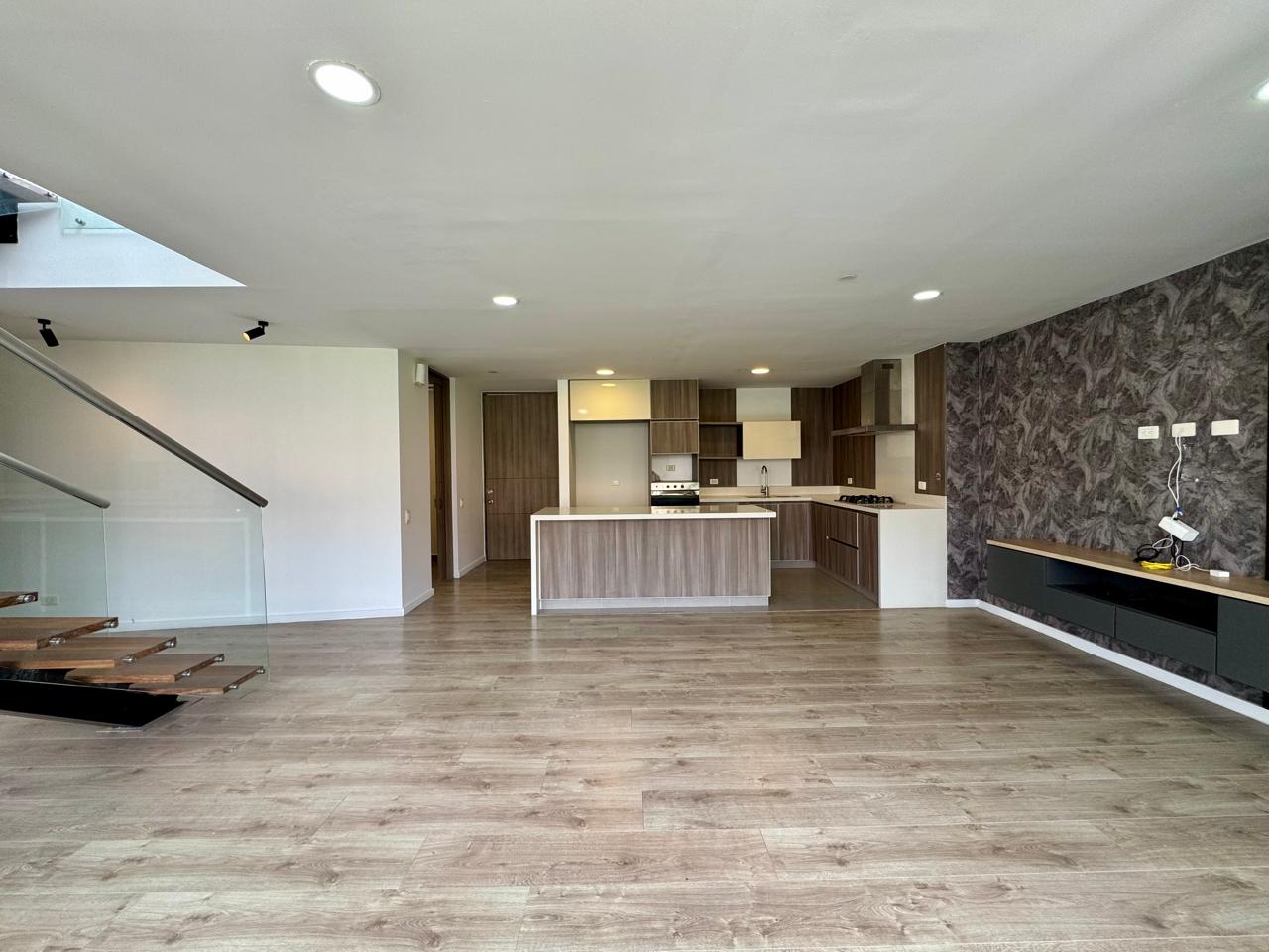 Apartamento en arriendo en Loma Del Escobero, Envigado