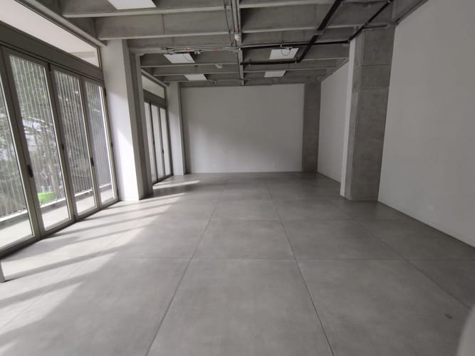 Oficina en arriendo en El Poblado, Medellín, 132 m² · foto 3 de 9