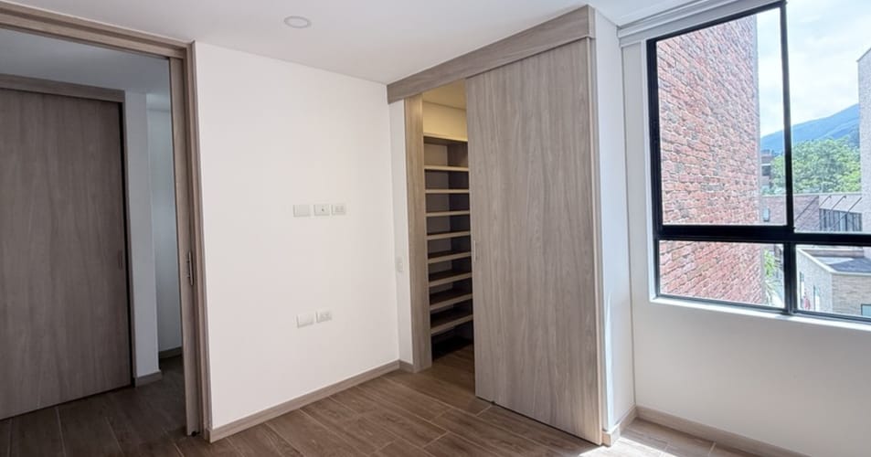 Apartamento de 1 alcoba en arriendo en Loma Del Escobero, Envigado, 54 m² · foto 4 de 8