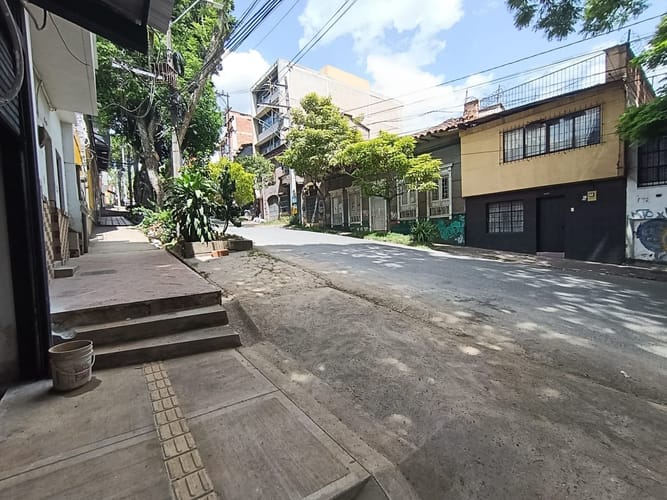 Local en arriendo en Bombona No.1, Medellín, 93 m² · foto 2 de 10