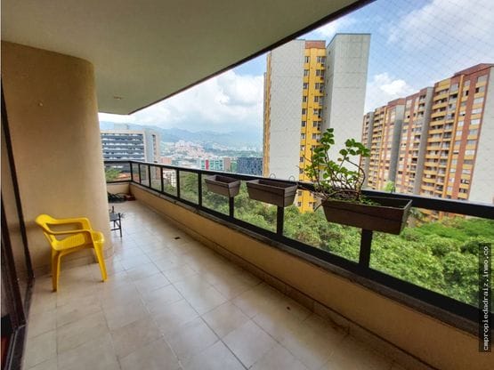 Apartamento de 3 alcobas en arriendo en El Poblado, Medellín, 187 m² · foto 15 de 20