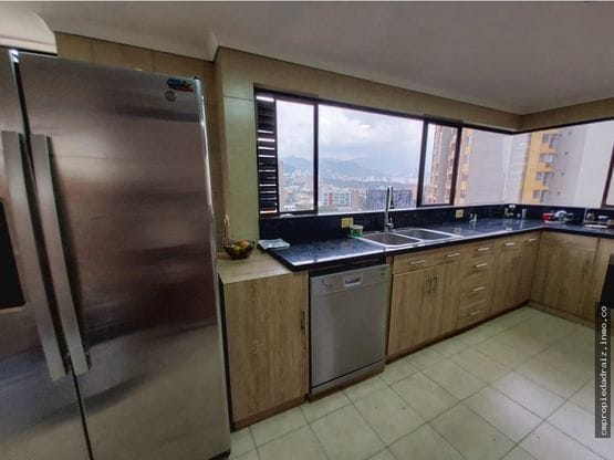 Apartamento de 3 alcobas en arriendo en El Poblado, Medellín, 187 m² · foto 19 de 20