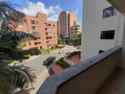 Apartamento de 3 alcobas en arriendo en Laureles, Medellín, 130 m² · foto 3 de 20