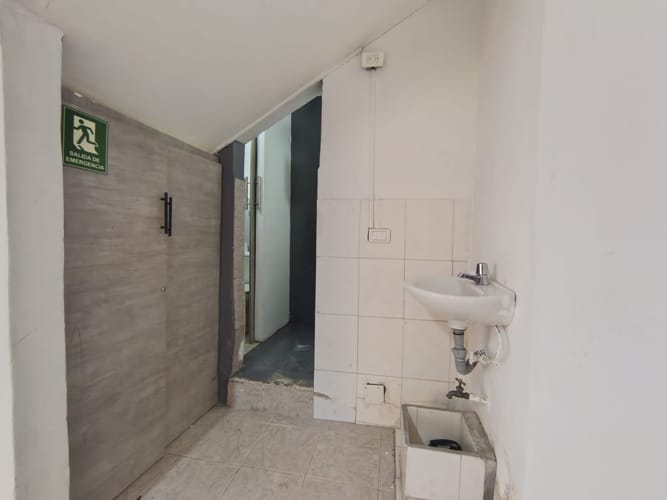 Local en arriendo en La Candelaria, Medellín, 35 m² · foto 6 de 11