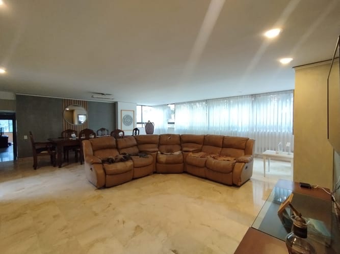 Apartamento de 4 alcobas en arriendo en El Poblado, Medellín, 200 m² · foto 3 de 17