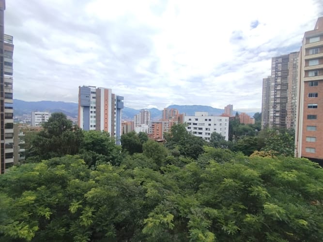Apartamento de 4 alcobas en arriendo en Lalinde, Medellín, 285 m² · foto 3 de 20