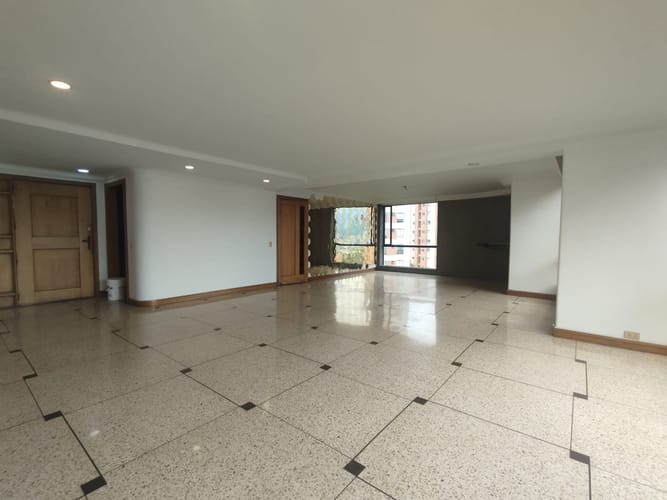 Apartamento de 4 alcobas en arriendo en Lalinde, Medellín, 285 m² · foto 4 de 20
