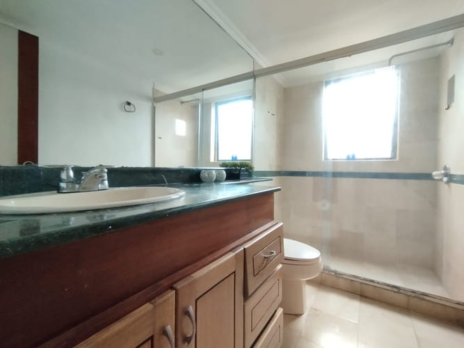 Apartamento de 4 alcobas en arriendo en El Poblado, Medellín, 200 m² · foto 7 de 17