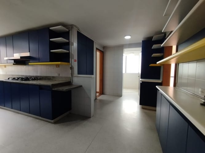 Apartamento de 4 alcobas en arriendo en Lalinde, Medellín, 285 m² · foto 12 de 20