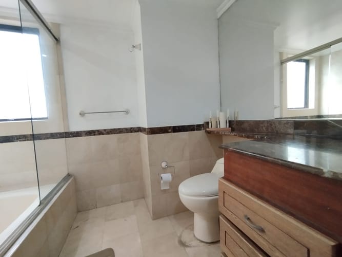 Apartamento de 4 alcobas en arriendo en El Poblado, Medellín, 200 m² · foto 15 de 17