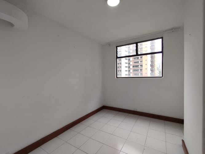 Apartamento de 4 alcobas en arriendo en Lalinde, Medellín, 285 m² · foto 15 de 20