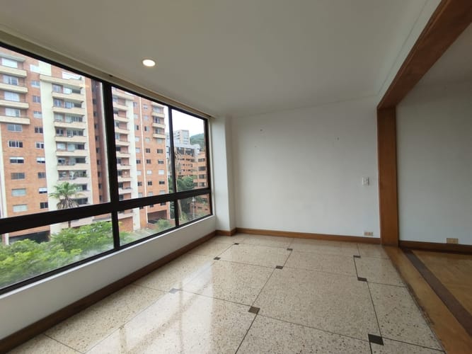 Apartamento de 4 alcobas en arriendo en Lalinde, Medellín, 285 m² · foto 17 de 20