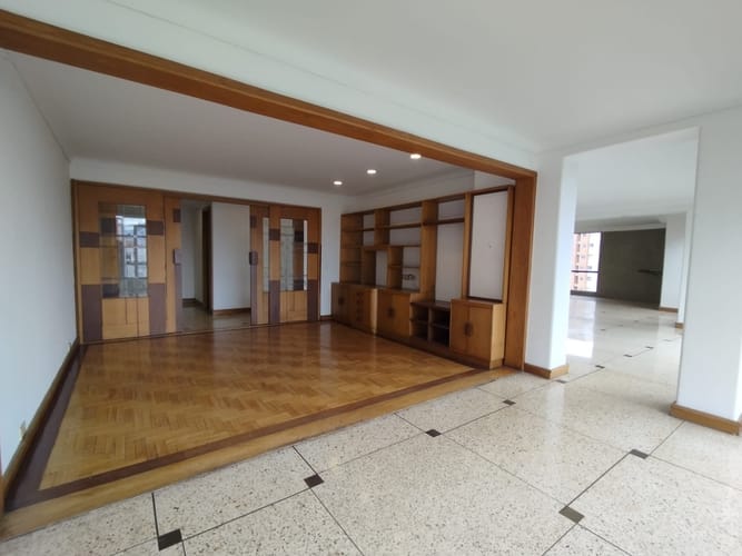 Apartamento de 4 alcobas en arriendo en Lalinde, Medellín, 285 m² · foto 18 de 20