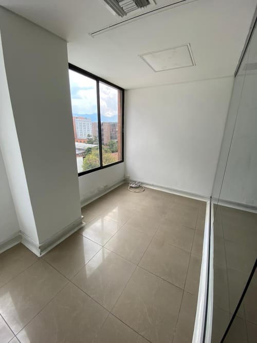 Oficina en arriendo en El Poblado, Medellín, 32 m² · foto 6 de 10