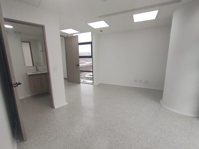 Consultorio en arriendo en El Poblado, Medellín, 35 m² · foto 3 de 9