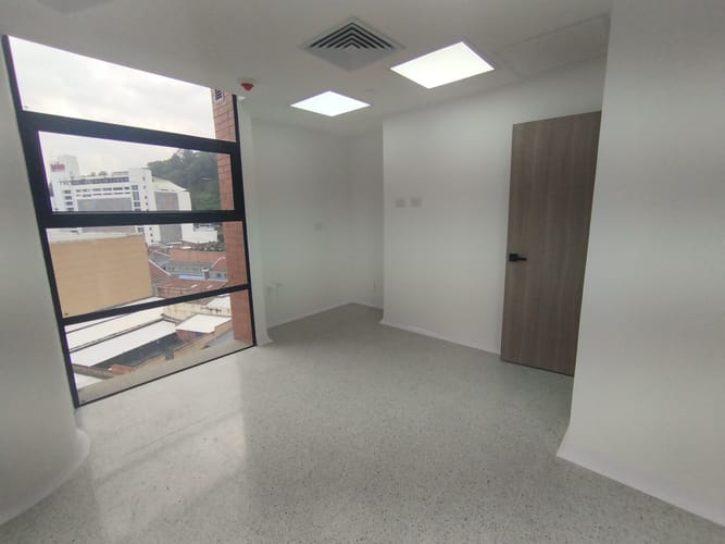 Consultorio en arriendo en El Poblado, Medellín, 35 m² · foto 5 de 9