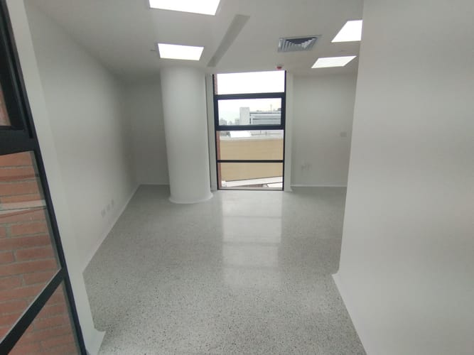 Consultorio en arriendo en El Poblado, Medellín, 35 m² · foto 7 de 9