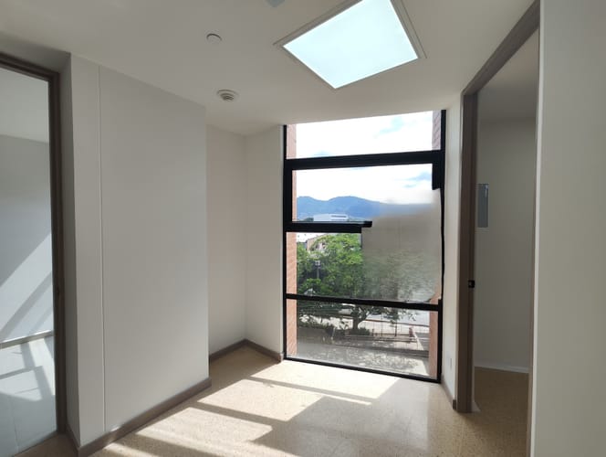 Consultorio en arriendo en El Poblado, Medellín, 32 m² · foto 4 de 13