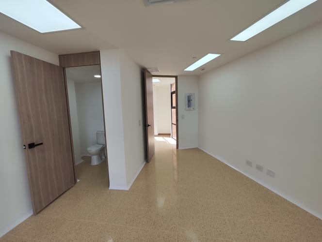 Consultorio en arriendo en El Poblado, Medellín, 32 m² · foto 7 de 13