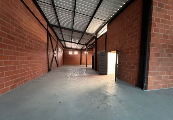 Bodega en arriendo en Guayabal, Medellín, 200 m² · foto 3 de 8