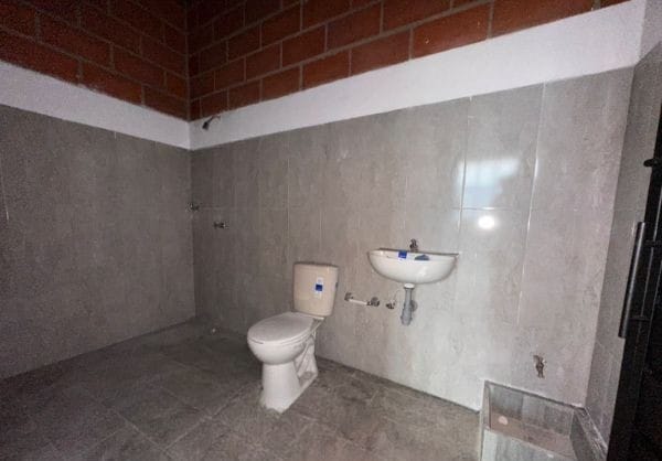 Bodega en arriendo en Guayabal, Medellín, 200 m² · foto 2 de 8