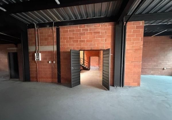 Bodega en arriendo en Guayabal, Medellín, 200 m² · foto 3 de 8