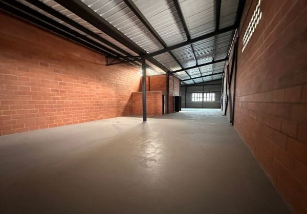 Bodega en arriendo en Guayabal, Medellín, 200 m² · foto 4 de 8
