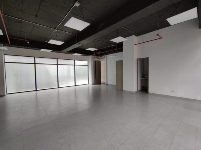 Oficina en arriendo en El Tesoro, Medellín, 72 m² · foto 4 de 9