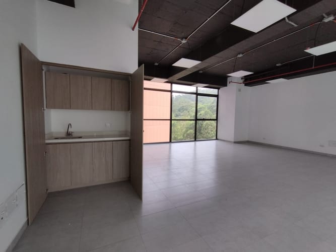 Oficina en arriendo en El Tesoro, Medellín, 72 m² · foto 5 de 9