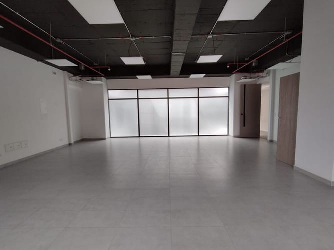 Oficina en arriendo en El Tesoro, Medellín, 72 m² · foto 6 de 9