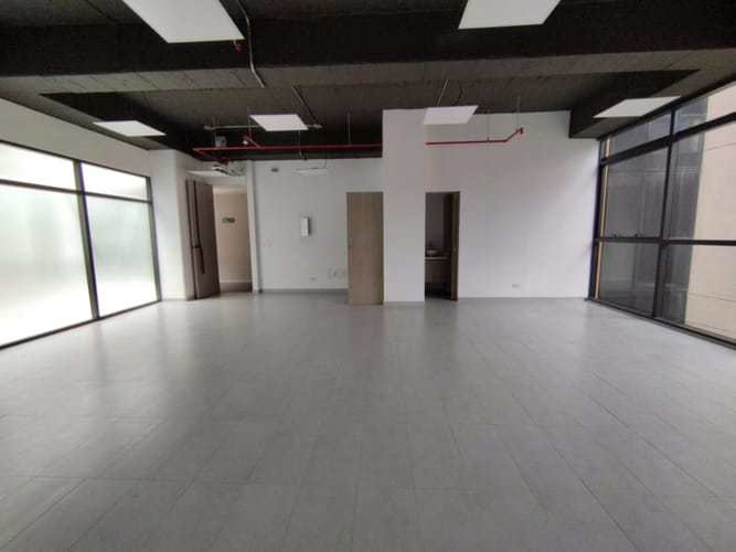 Oficina en arriendo en El Tesoro, Medellín, 72 m² · foto 7 de 9