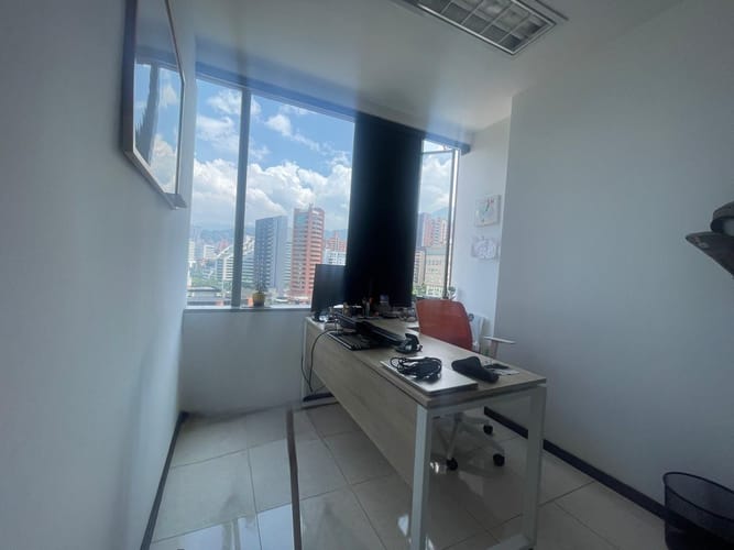 Oficina en arriendo en Los Balsos, Medellín, 45 m² · foto 8 de 9