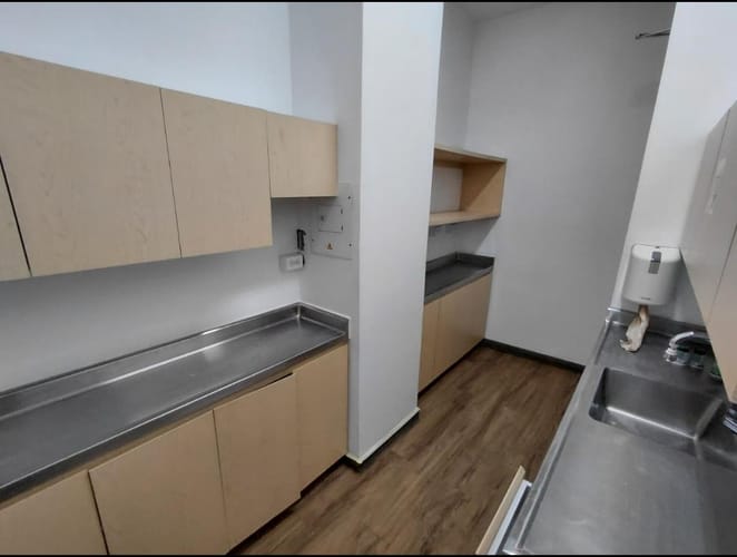 Oficina en arriendo en La Esmeralda, Itagüí, 681 m² · foto 3 de 8