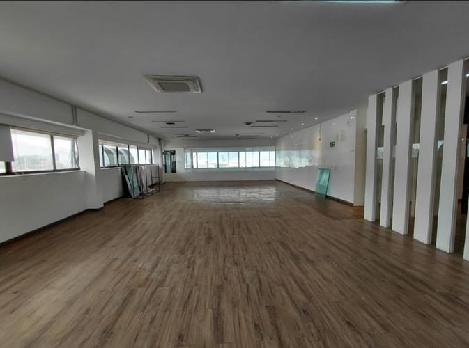 Oficina en arriendo en La Esmeralda, Itagüí, 681 m² · foto 4 de 8