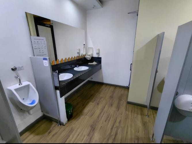 Oficina en arriendo en La Esmeralda, Itagüí, 681 m² · foto 6 de 8