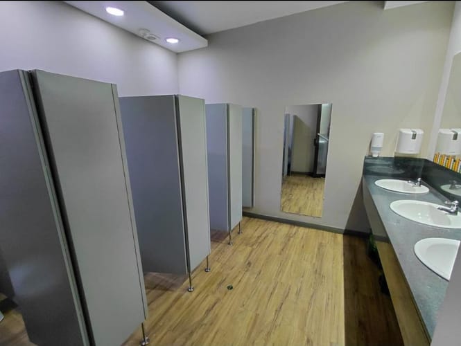 Oficina en arriendo en La Esmeralda, Itagüí, 681 m² · foto 7 de 8