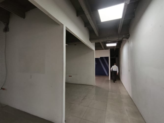 Bodega en arriendo en Suramérica, Itagüí, 2680 m² · foto 11 de 20