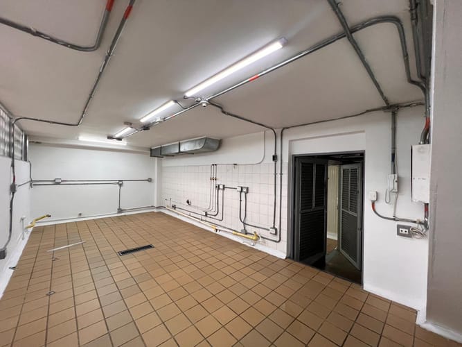 Bodega en arriendo en El Poblado, Medellín, 357 m² · foto 8 de 20