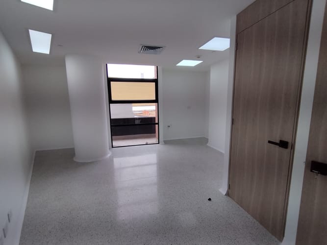 Consultorio en arriendo en El Poblado, Medellín, 33 m² · foto 2 de 10