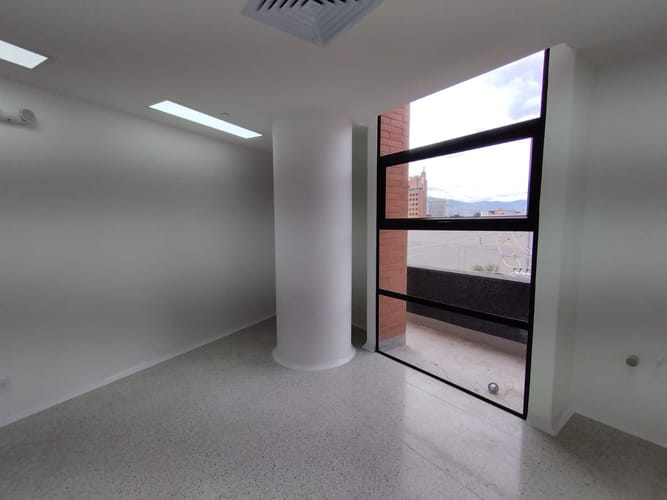 Consultorio en arriendo en El Poblado, Medellín, 33 m² · foto 3 de 10