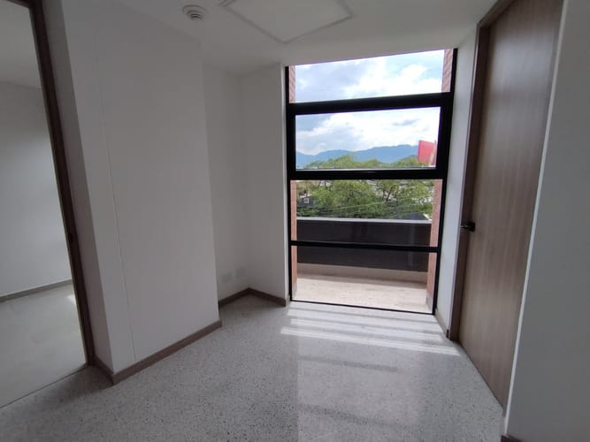 Consultorio en arriendo en El Poblado, Medellín, 33 m² · foto 5 de 10