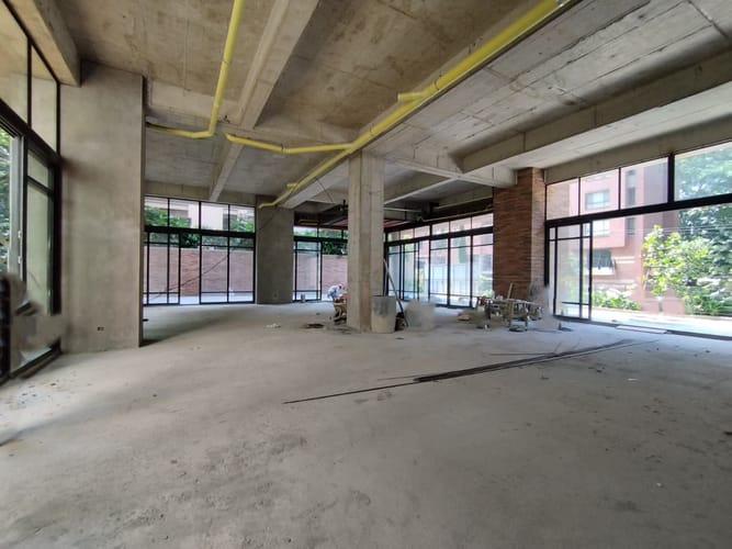 Local en arriendo en Las Lomas, Medellín, 430 m² · foto 2 de 12