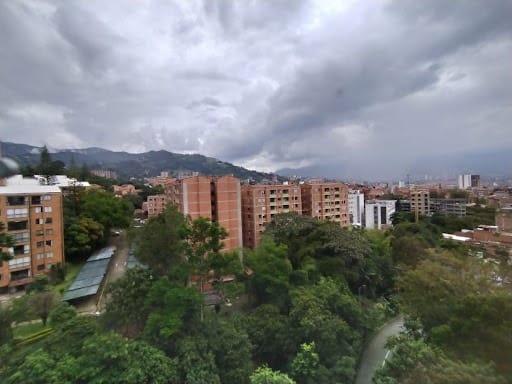 Apartamento de 3 alcobas en arriendo en Loma Del Escobero, Envigado, 107 m² · foto 4 de 15