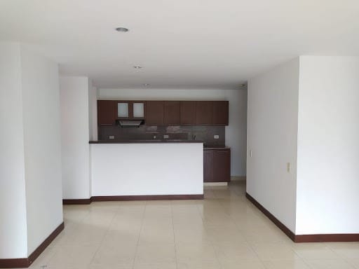Apartamento de 3 alcobas en arriendo en Loma Del Escobero, Envigado, 107 m² · foto 5 de 15