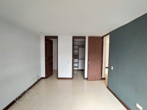 Apartamento de 3 alcobas en arriendo en Loma Del Escobero, Envigado, 107 m² · foto 7 de 15